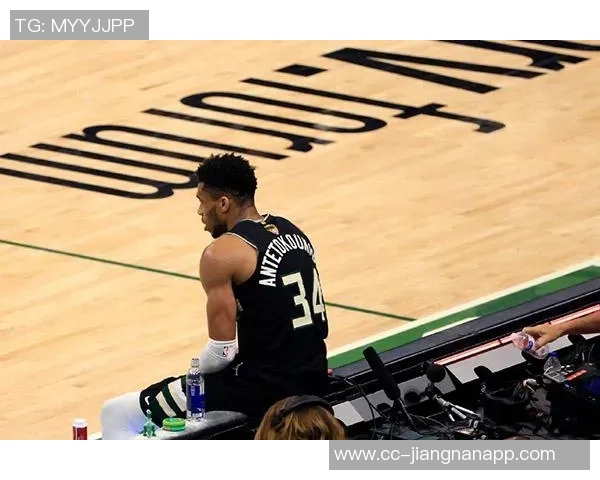 字母哥生涯30分10板5助表现超越天勾与大O独占NBA历史第一